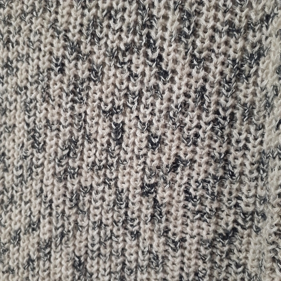 Cleo Knit Coastal V Neck Tank - Picture 7 of 8